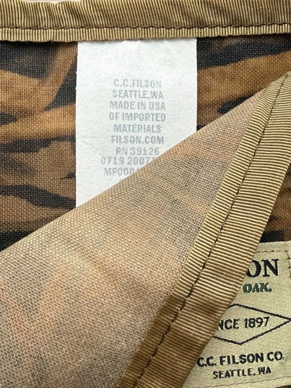 FILSON - MiUSA Smoke jumper tin cloth shadow grass wallet - NWOT